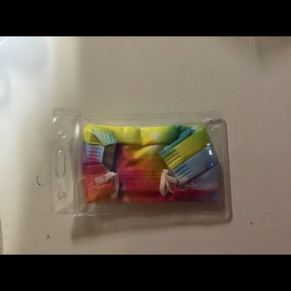 Kids face mask with a coil wristband. - Picture 4 of 6